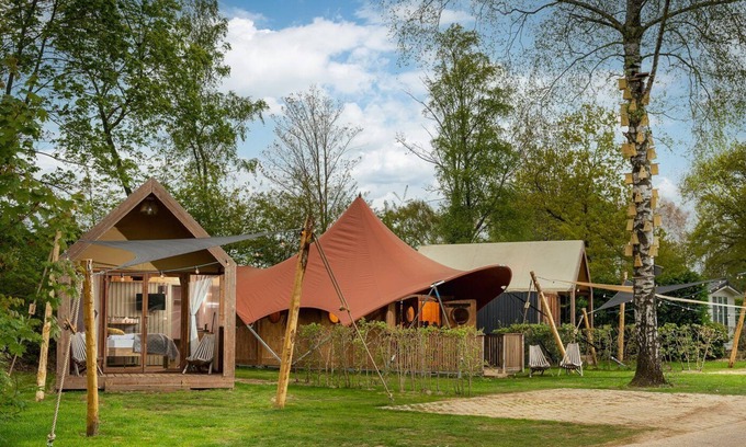 Zuna Cabina | Celebrate the very best glamping vacation in our Boutique suite! 🥂