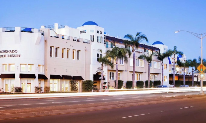 Coronado Complejo | Celebrate winter holidays at the lovely, warm, welcoming Coronado Beach Resort!