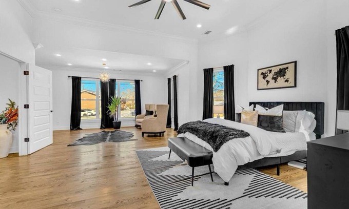 East Point Casa | Celebrations & photoshoots welcome here! Come for the event, stay for the beds!
