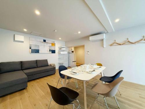 Hiroshima City Centre Apartamento | Celine Kanayama - Vibrant 1BR Downtown Shopping & Dining Nearby 11
