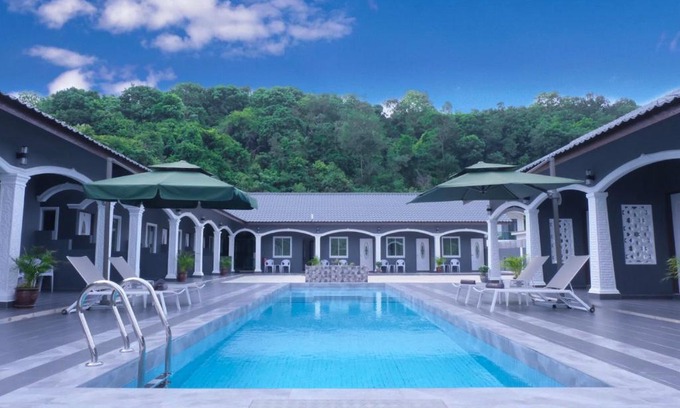 Pantai Tengah Complejo | Cenang Rooms With Pool by Virgo Star Resort