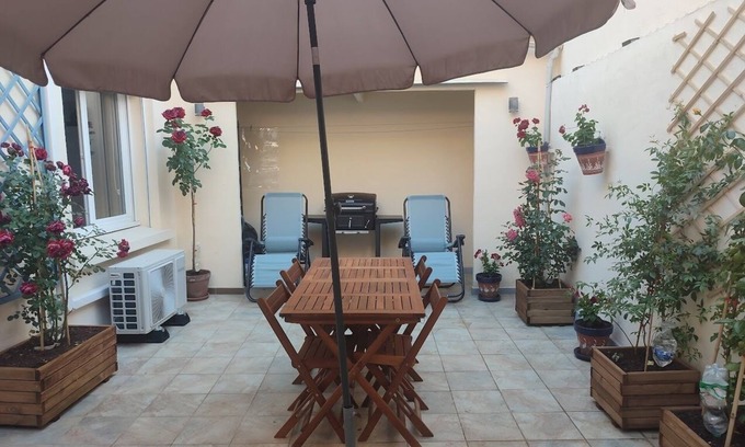 Beziers Casa | Center Béziers house 4 **** with Terrace Garage Barbecue Wifi and Canal+