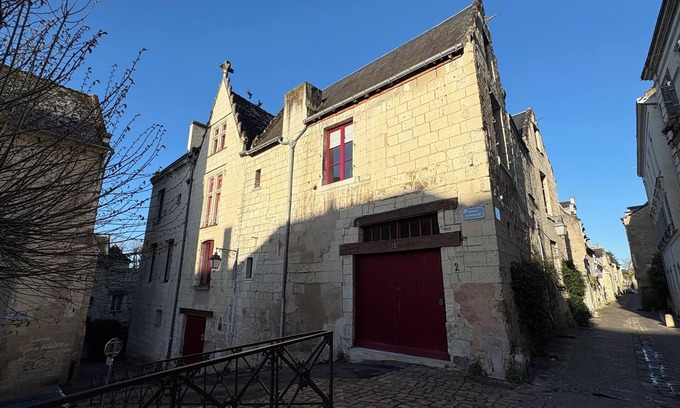 Chinon Apartamento | Center Chinon Gîte XVème 2 chambres + garage vélo.