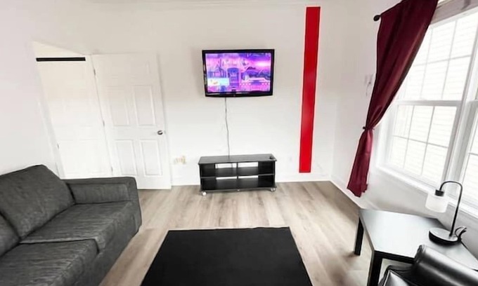 Mechanicsville Condominio | Center City Condo, with Free Wifi and City View