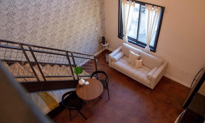 Center City Apartamento | Center City Loft, CONTACTLESS CHECK IN, Mayor's Study