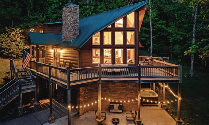 Smithville Chalet De Esquí | Center Hill Lake Cabin with Hot Tub & Lake Access