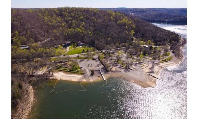 Silver Point Casa | Center Hill Lake House, Walk to Hurricane Marina. Sleeps 10