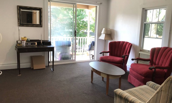 Chautauqua Casa | Center of Chautauqua Institution Second-floor Apartment