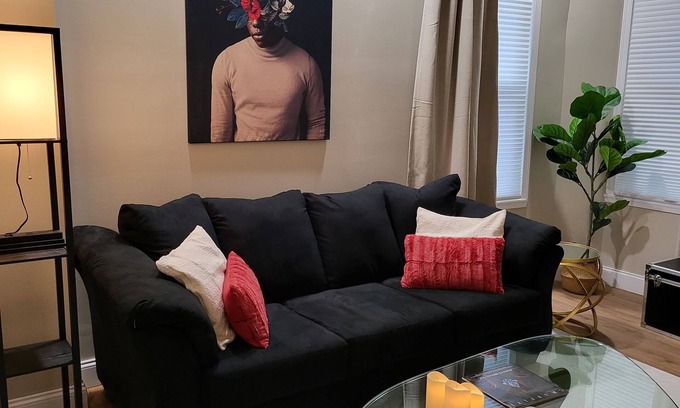 Allentown Apartamento | CENTER OF IT ALL! Walkable to PPL center, bars,restaurants. FREE parking on-site