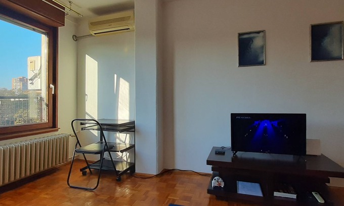Novi Beograd Apartamento | Center of New Belgrade. Free parking. Super-fast Wi-Fi 100 MB/s.