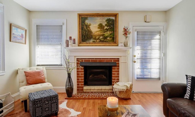 Apex Casa | Center St Retreat - 1 Block from Downtown!