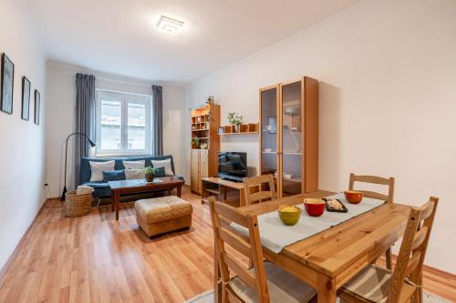 Palace District Apartamento | Center Stay 1 Stop to Airport
