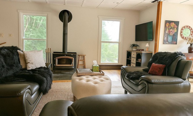 Barryville Casa | Centerline Creek Private River Access Private Hiking Trails 11 Acres