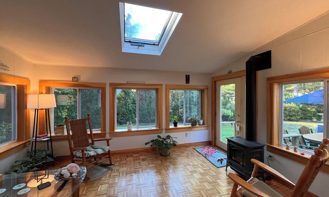 Centerville Casa | Centerville 2 bedroom 1.5 bath ranch with central AC, Great backyard, centrally located sleeps 4