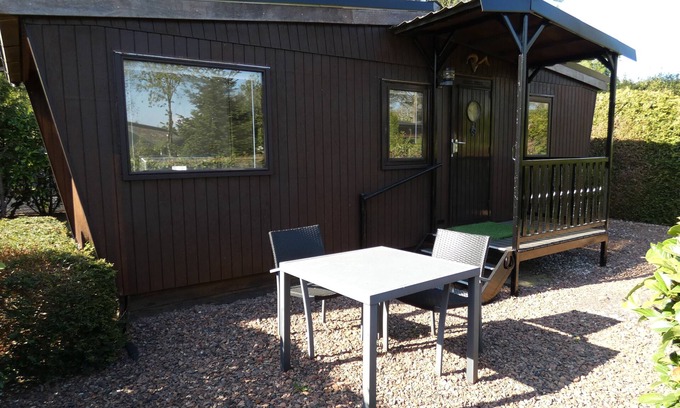 Marum Chalet De Esquí | Centraal gelegen op de grens van Friesland,Groningen,Drenthe direct tegen bos.