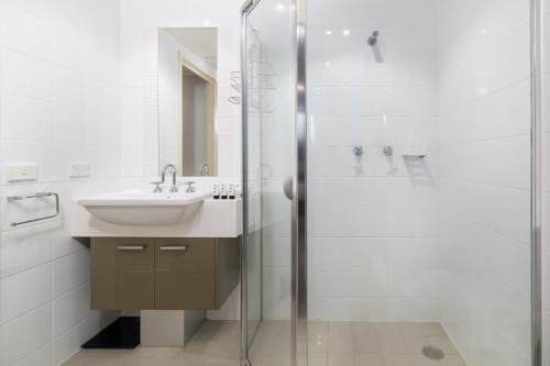 City West Apartamento | Central 1-Bed with Parking BBQ and Indoor Pool
