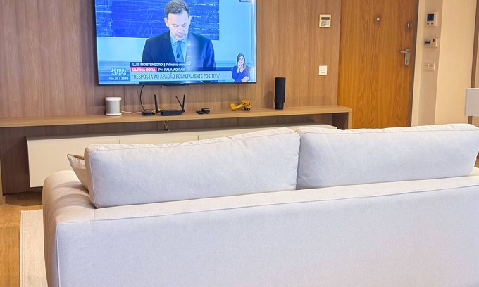 Luanda Apartamento | Central 1BR - Twin to King Bed, Fast Wi-Fi + 65" Smart TV