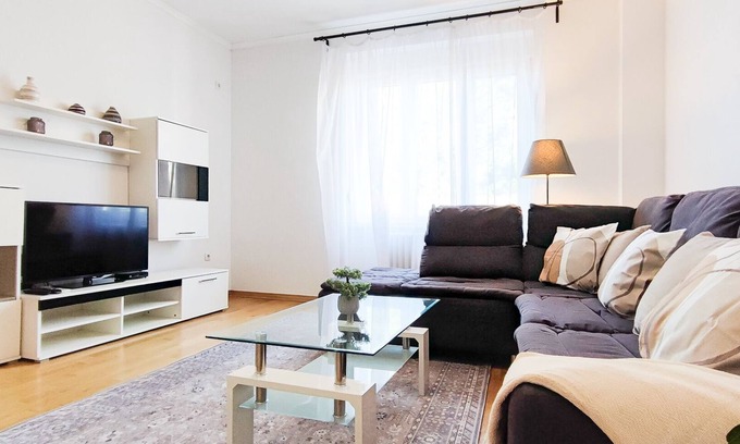 Novi Sad Apartamento | Apartamento central de 2 dormitorios de 85 metros cuadrados a 5 minutos a pie de Trg Slobode