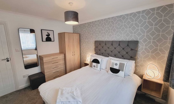 Watford Apartamento | Central 2Bedroom/1Bathroom Flat w/ FREE WiFi and Parking