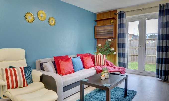 Northampton Casa | Central 3-bed House, sleeps 8 by MBiZ