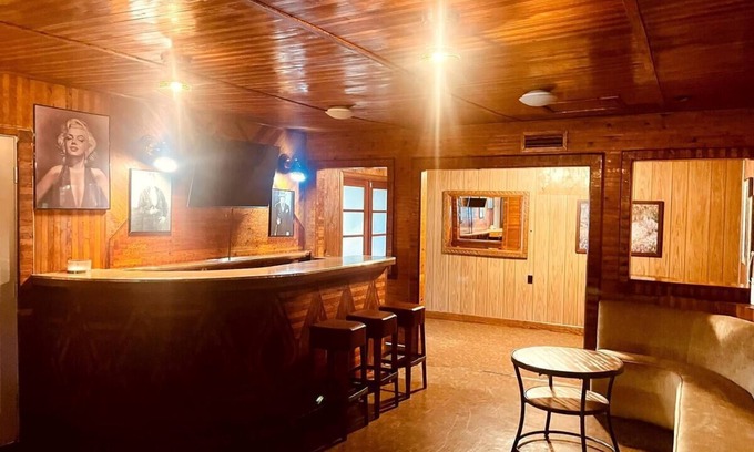 Redding Casa | Central 3-bedroom house in Redding with Pool & Vintage Bar Room