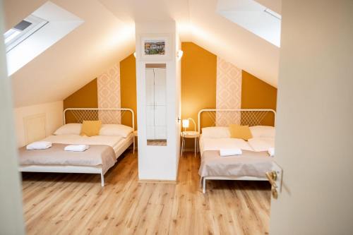Prague 2 Apartamento | Central 3bdr penthouse with terrace&AC