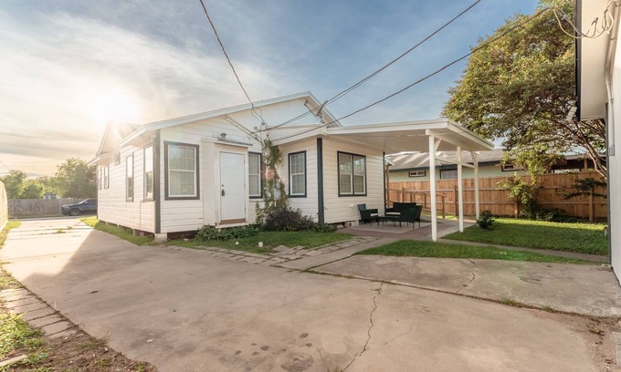 Del Mar Casa | Central 3BR Comfortable Family-Friendly Extd Stay