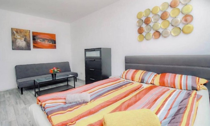 Leopoldstadt Apartamento | Central 4BR Apt w/ Terrace, 10Min Walk to Augarten