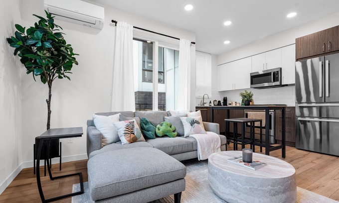 Broadway Casa | Central 99 Walk Score 2BR2BA Capitol Hill Seattle Townhome with AC & Roof Deck