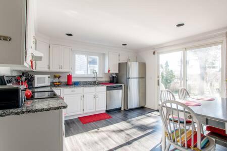 West Chatham Casa | Central AC Close to Beach Dog Friendly!