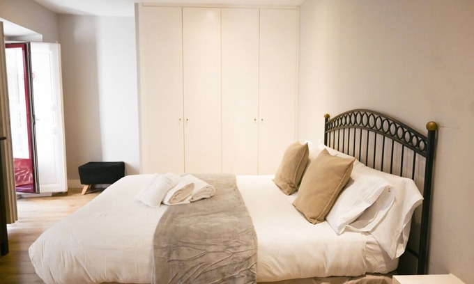Barrio de La Latina Apartamento | Céntrica y amplia vivienda de 4 dormitorios en La Latina