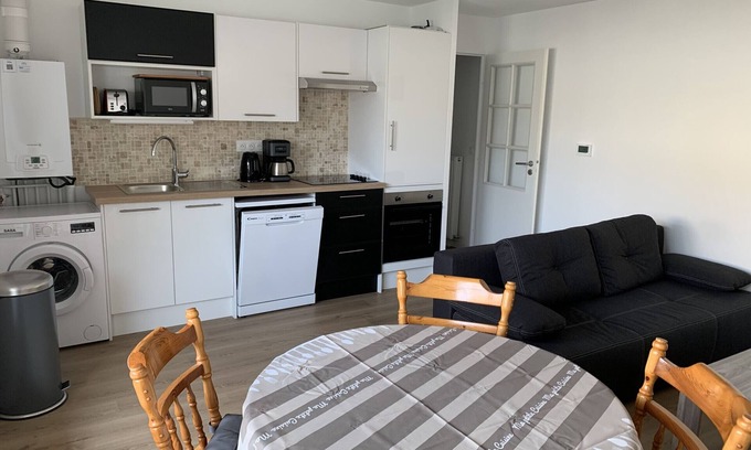 Fort-Mahon-Plage Apartamento | Apartamento nuevo cerca de la playa con balcón, parking y equipamiento para bebés