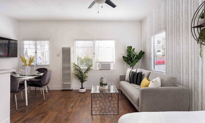 Golden Hill Apartamento | Super Host! | 2BR Private & Sanitized Apartment