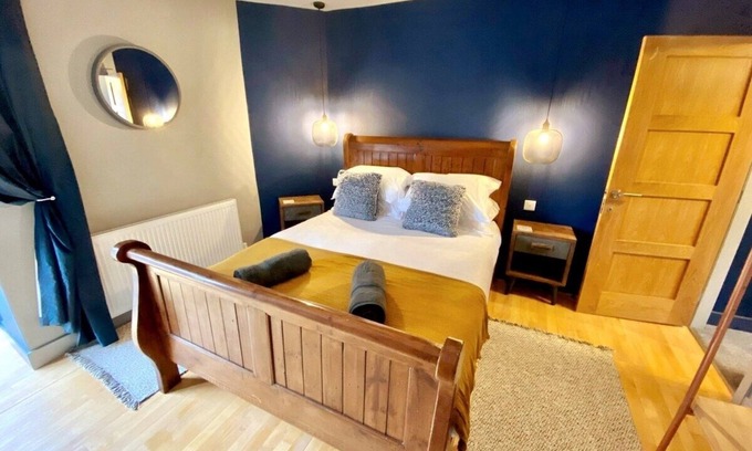 Beaumaris Casa | Central Beaumaris, EV charger, enclosed garden