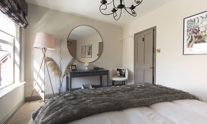Warwick Casa | Central beautiful boutique townhouse - 5 mins walk to Warwick
