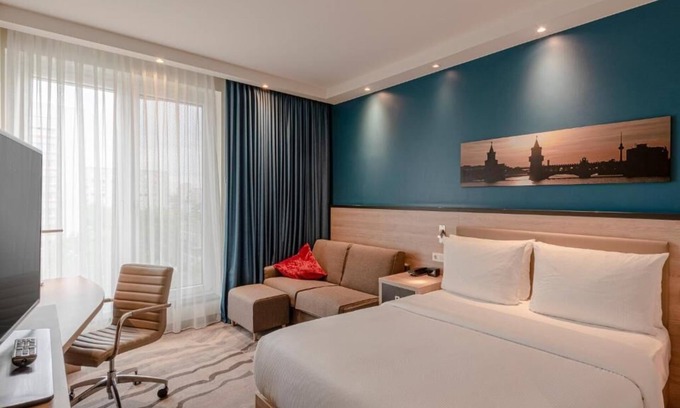 Mitte Hotel | Central Berlin Escape Near Museum Island & Brandenburg Gate! 2 City View Rooms!