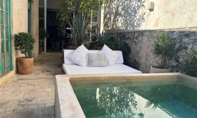 Barrio de Santiago Casa | Central & Bohemian House Pool Yard