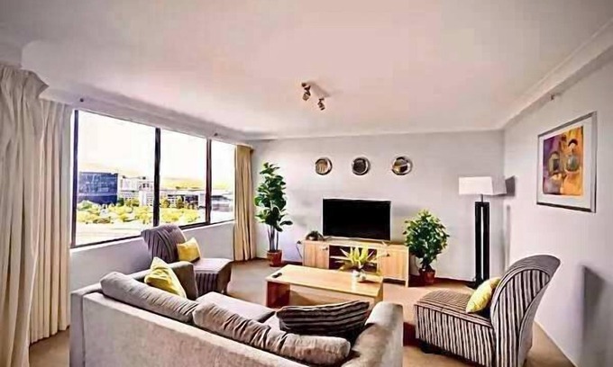 City West Apartamento | Central Canberra 3BR , Views Pool Gym & Parking