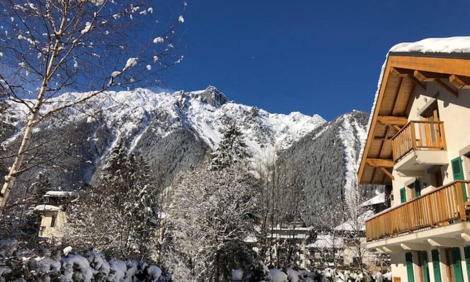 Chamonix City Centre Apartamento | Central Chamonix, apartamento de 3 dormitorios con jardín privado y vistas al Mont Blanc