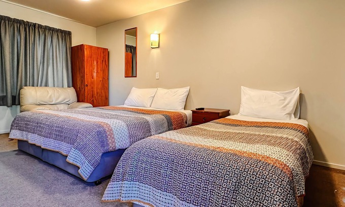 Edgeware Cabina | Central Christchurch Twin Studio with Full Kitchen