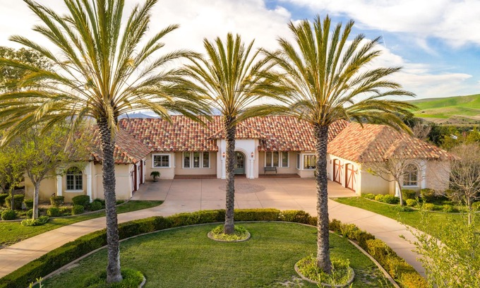 Nipomo Casa | Central Coast Luxury Estate with Pool, Professional Putting Green, & Pickleball