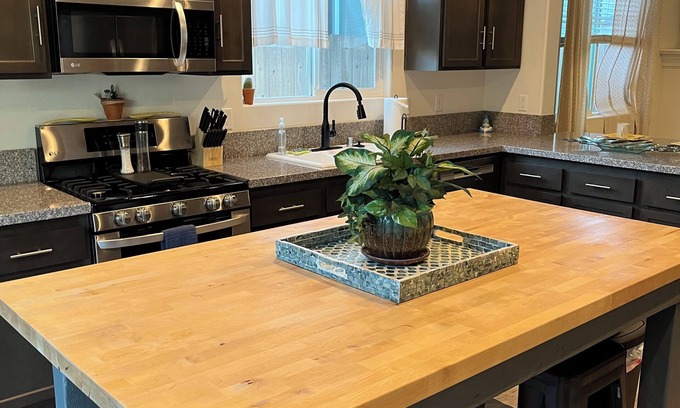 Callender Casa | CENTRAL COAST NEAR, BEACH, GOLF, WINERIES, VANDENBURG AFB, SANTA BARBARA, PISMO.