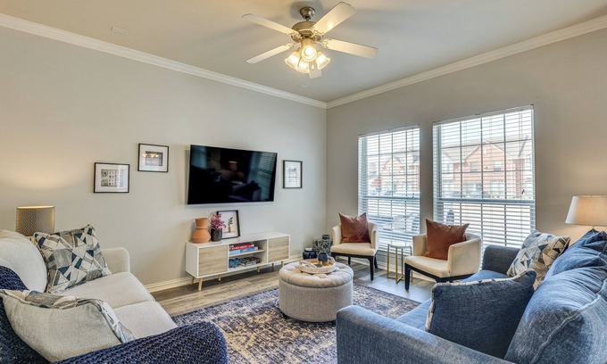 Eastmark Casa | Central College Station Townhome w/ Community Pool