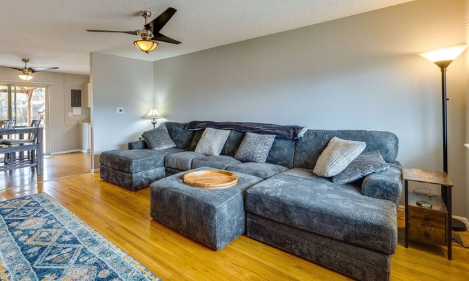 Southeast Colorado Springs Casa | Central Colorado Springs Home ~ 4 Mi to Downtown!