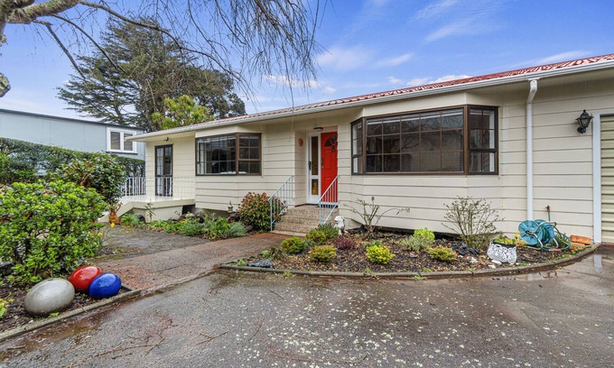 Mount Eden Casa | Central Comforts - Mount Eden Holiday Home