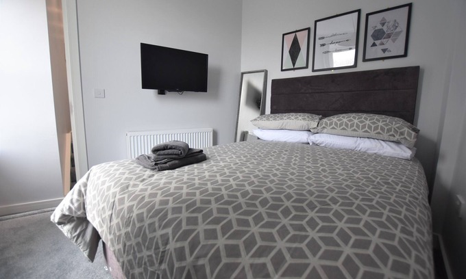 Sunderland Casa | Central, Contractor&Family Friendly, SmartTV