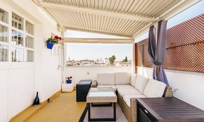 Jerez de la Frontera Apartamento | Apartamento duplex con azotea privada + plaza de garaje en el centro de Jerez