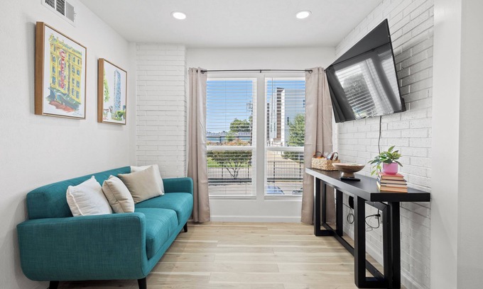 Dallas Apartamento | Central Dallas Stay- Med District Gem minutes from Oak Lawn & D-Town Dallas