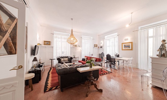 Baixa Apartamento | Central Elegant Spacious Apartment in Baixa 107