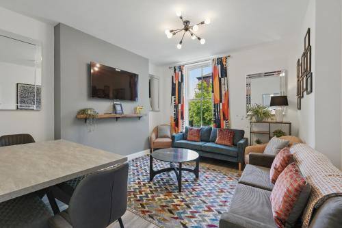 Queens Quarter Apartamento | Central flat 4 bedroom, 2 bathroom, 2x parking - StayByNumbers